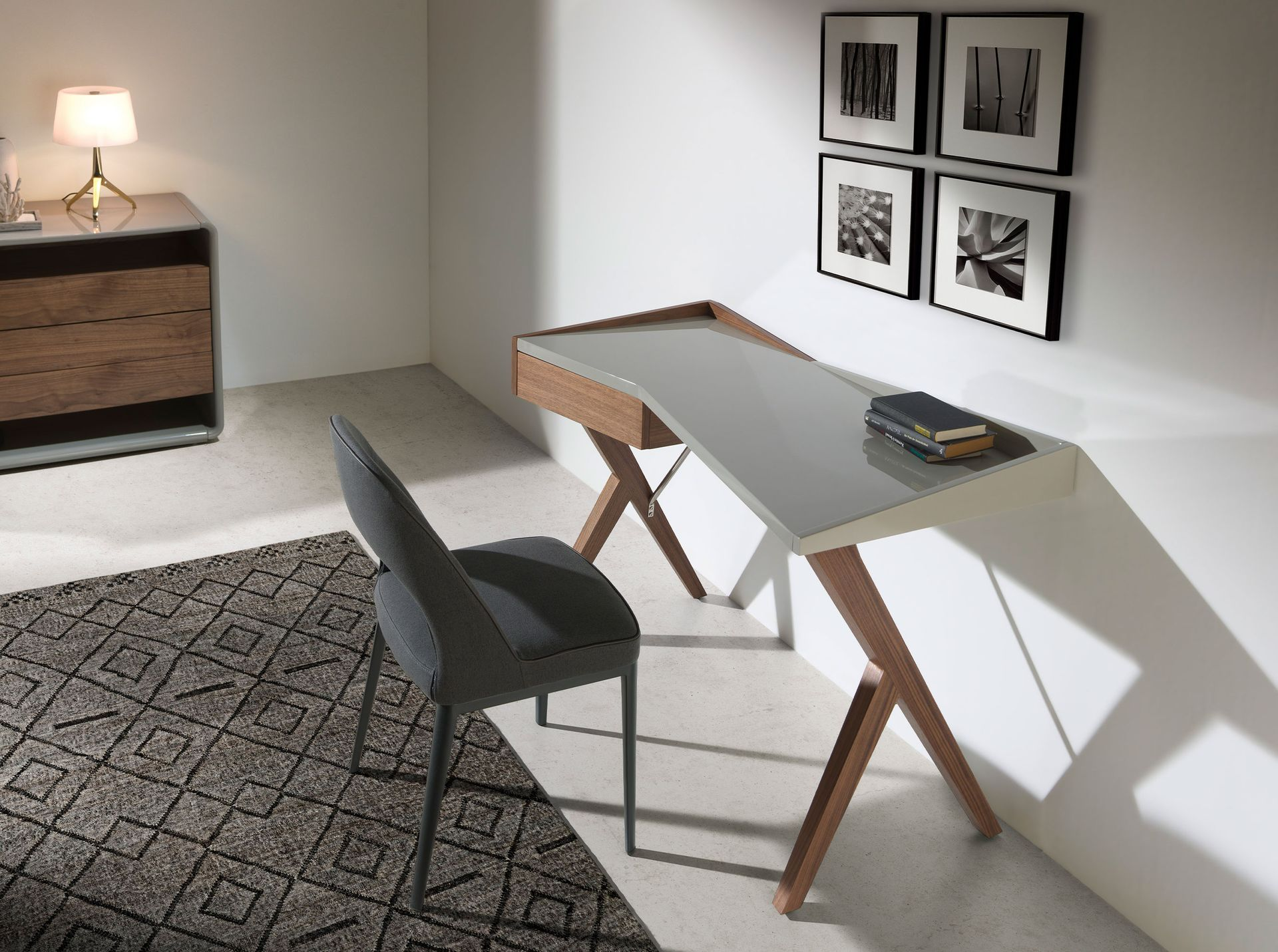 Angel Cerdá 3018 - Walnoten bureau met grijs houten blad