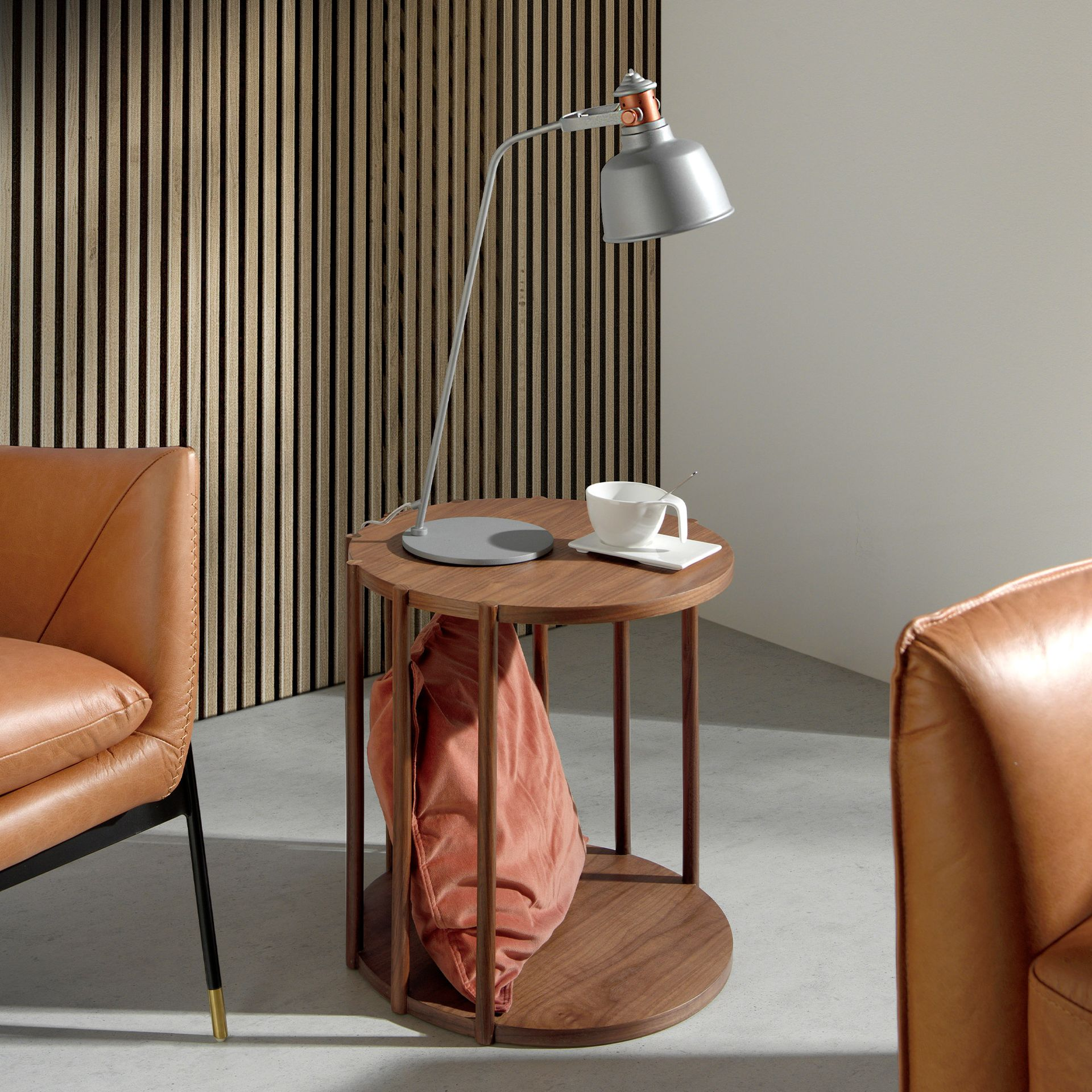 Angel Cerdá 8033 – Moderne tafellamp in grijs staal met bronzen accenten
