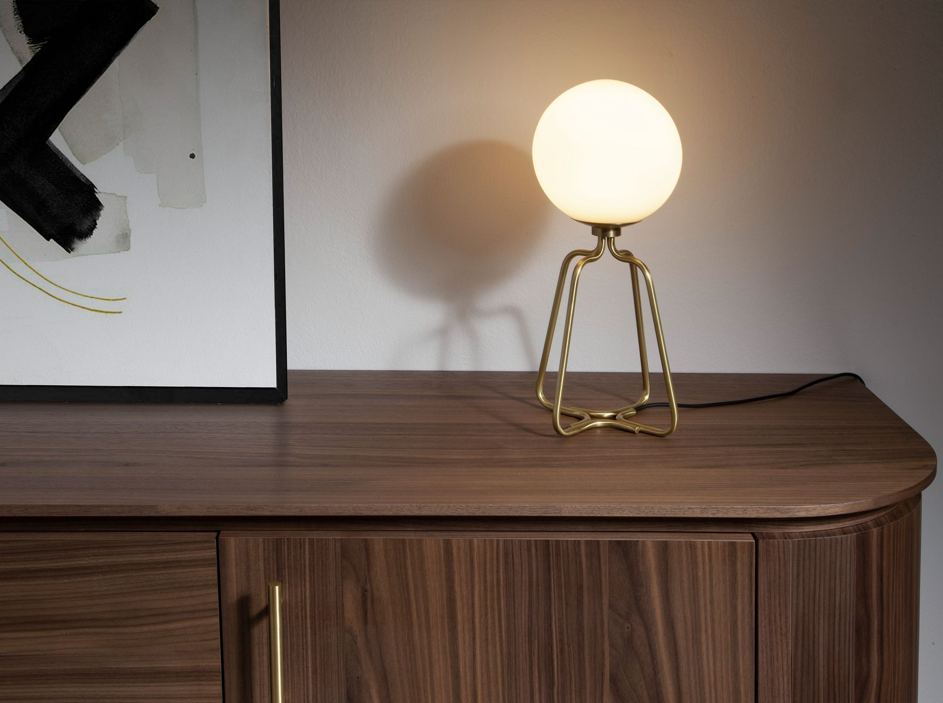 Angel Cerdá 8049 – Elegante tafellamp van goudkleurig staal en wit glas